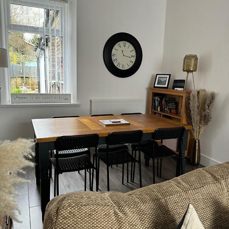 Modern, Spacious And Central Location 에버데어 외부 사진