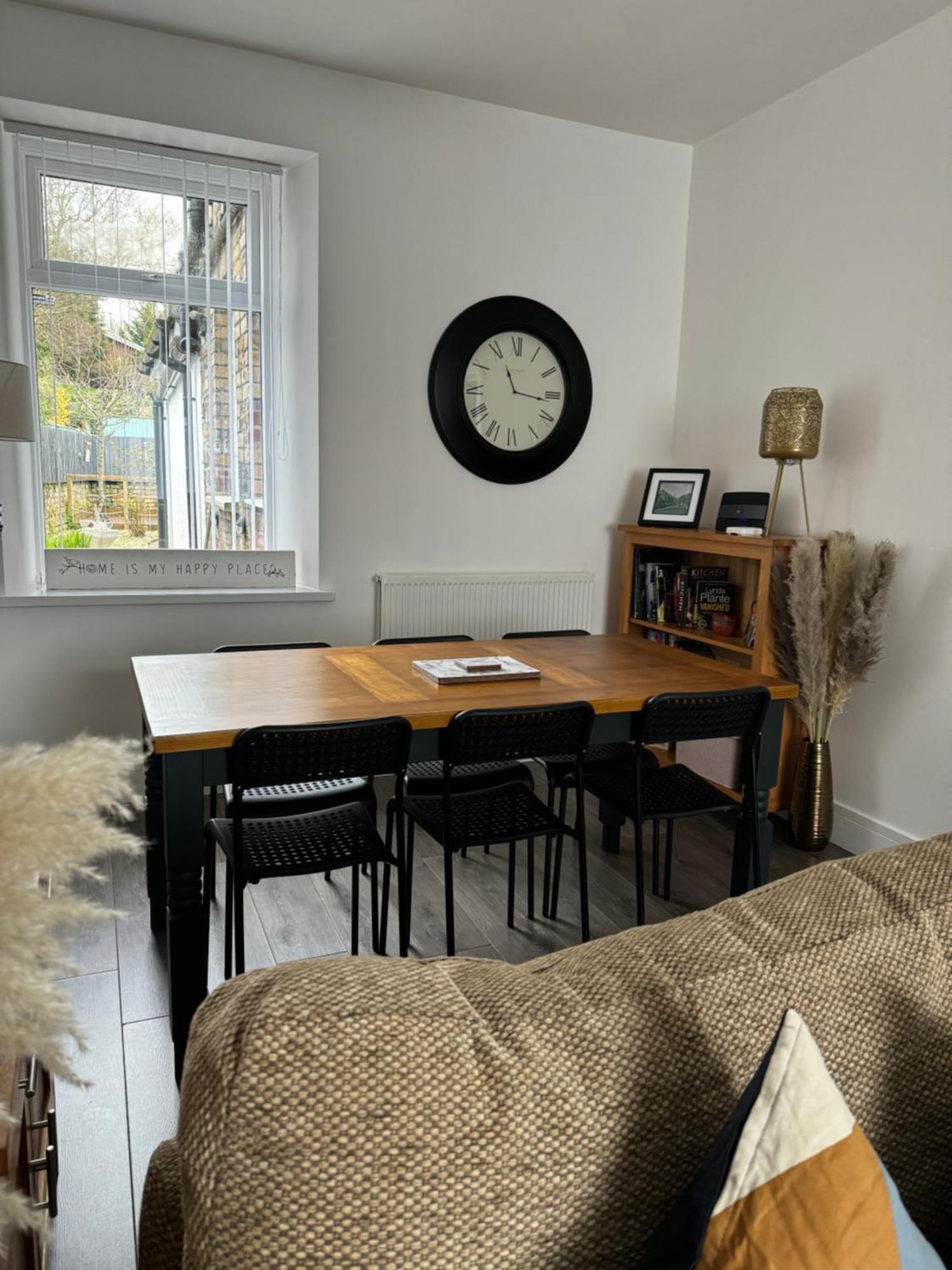 Modern, Spacious And Central Location 에버데어 외부 사진