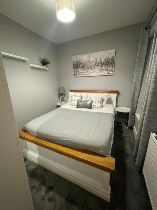 Modern, Spacious And Central Location 에버데어 외부 사진